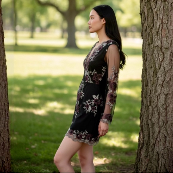 Cupcakes and Cashmere Jansen Floral Sequin Embroidered Mesh Mini Dress Size 6 - Picture 2 of 13